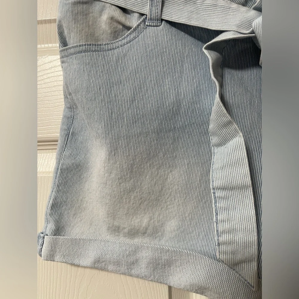 BLUE SPICE Jean Shorts Juniors Blue Stripped Light Wash Cuffed Stretch Size 11